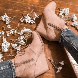 Universal Threads Minimalist Taupe Wedge Academia Ankle Botties Size 12